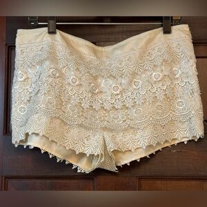 Sans Souci Cream Lace Tiered Shorts